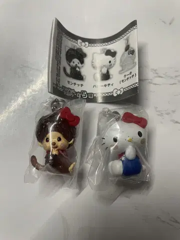 몬치치 x 헬로키티 메지루시 액세서리