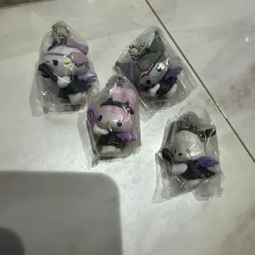 마이멜로디 키티 쿠로미 포차코 장난꾸러기 악마 스윙 4종류