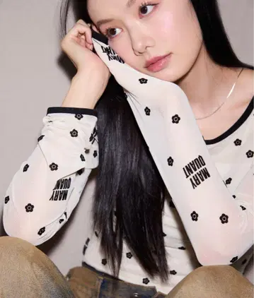 마리콴트 플로키 프린트 로고 시어 리본 포함 상의