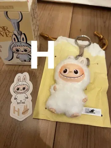 러브브 pin for love 알파벳 봉제 인형 펜던트 H
