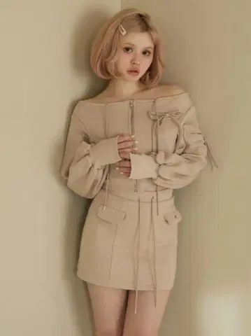 Andmary Cherie offshoulder set up