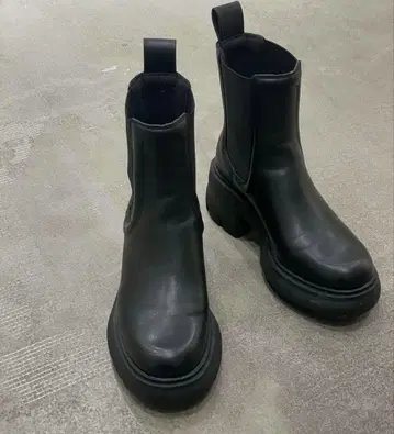 에이치앤엠 청키 첼시 부츠