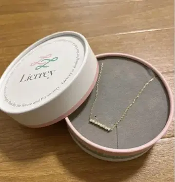 Lierrey 프티스타 목걸이