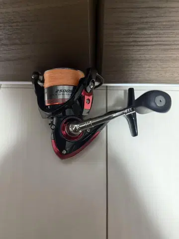 낚시릴 블랙 빨간색