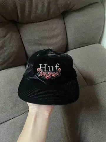 HUF 벨벳 캡 블랙 장미