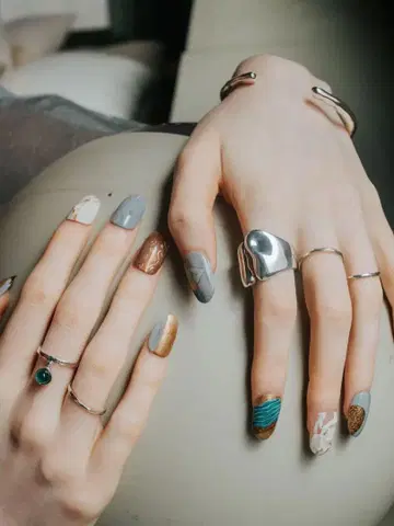 SYKIA Naked Venus Ring