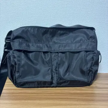 렙심 10 포켓 블랙 숄더백 심플한 디자인