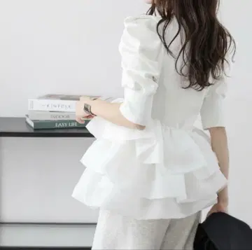 AMELY 벌룬 프릴 도킹 상의 화이트