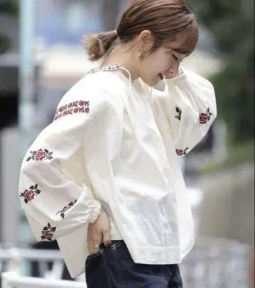 trepied BEAMS BOY 플라워 자수 스모크