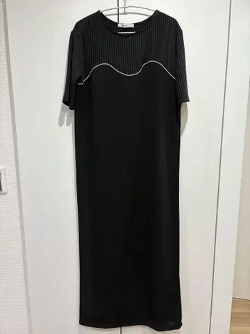 VACANCY 코르셋 라이크 도킹 원피스
