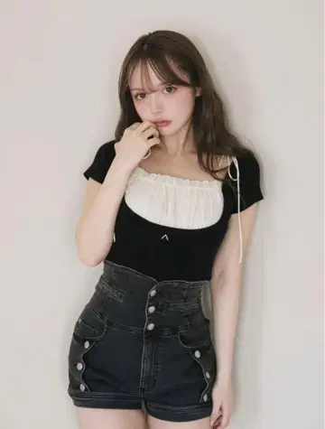 andmarry Mew frill tops Black