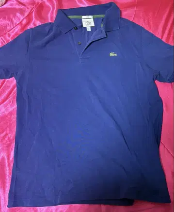 LACOSTE LIVE 블루 피케 셔츠 악어 부분 금장 장식