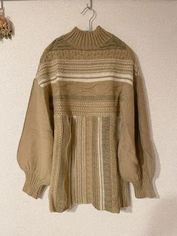 Eaphi strata design knit 베이지