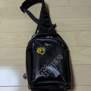 한신 타이거즈 바디백 블랙