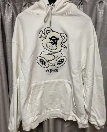 OY 곰 자수 화이트 후드티