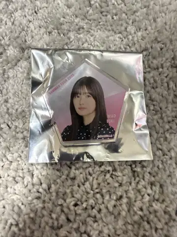노기자카46 오키 이오키 마오 굿즈 구매 혜택 B상 아크릴 배지