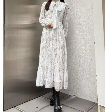 MERCURYDUO 꽃무늬 플리츠 티어드 원피스