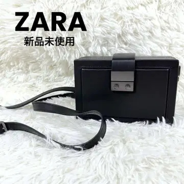 ZARA 스퀘어 백 박스형 크로스 바디백