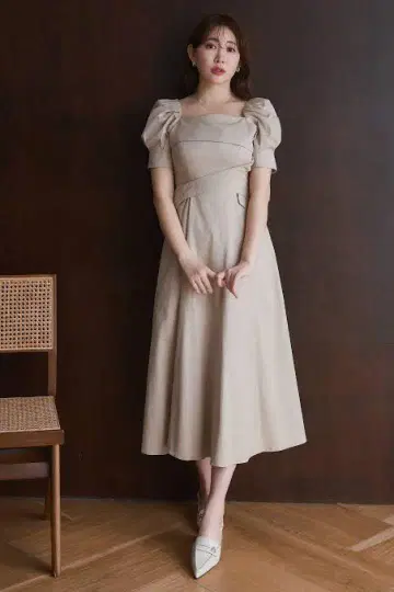 her lip to Troncais Puff Sleeve Dress