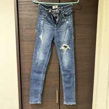 데미지 가공 스키니 데님