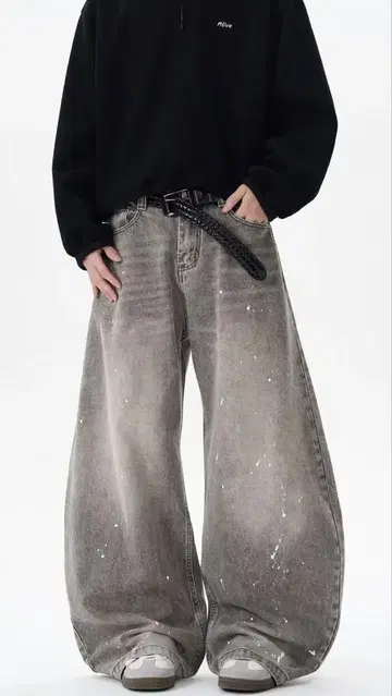 페인트가 들어간 배기 데님 팬츠