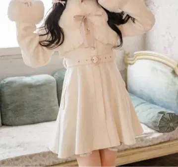 ROJITA 펄 참 티펫 볼레로풍 코트