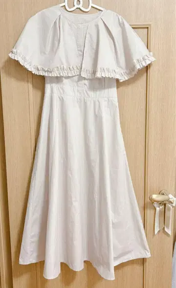 tocco closet 베이지 케이프 프릴 원피스