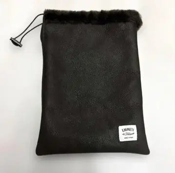 엠메티 무스탕 파우치