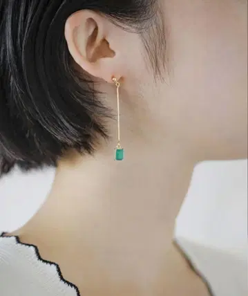 미사용 새상품 quaranciel 롱 귀걸이 그린 오키니스