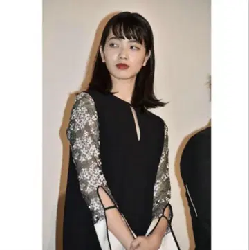 플라워 자수 긴팔 A라인 원피스