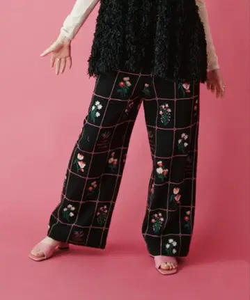 ROSE BUD FLOWER EMBROIDERY PANTS