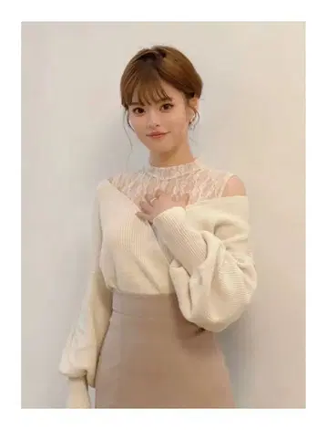 레이스 오프숄더 아이보리 니트