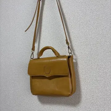 [센스 오브 플레이스] 가죽 숄더백 머스타드