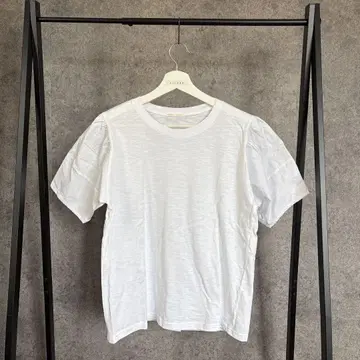 화이트 반팔 T셔츠 퍼프 슬리브 볼륨 소매 내추럴