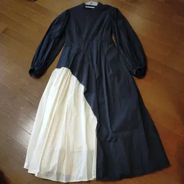네이비와 화이트의 긴팔 원피스 02