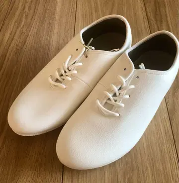 무인양품 가죽 자투리를 재활용한 레이스업 슈즈