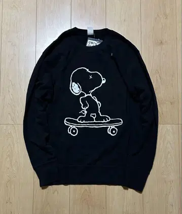 새상품 스누피 카우스 Kaws PEANUTS 유니클로 맨투맨 M