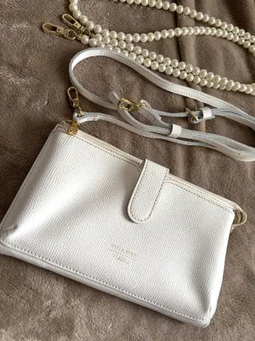 비리나 비올라돌로 화이트 지갑 숄더 백