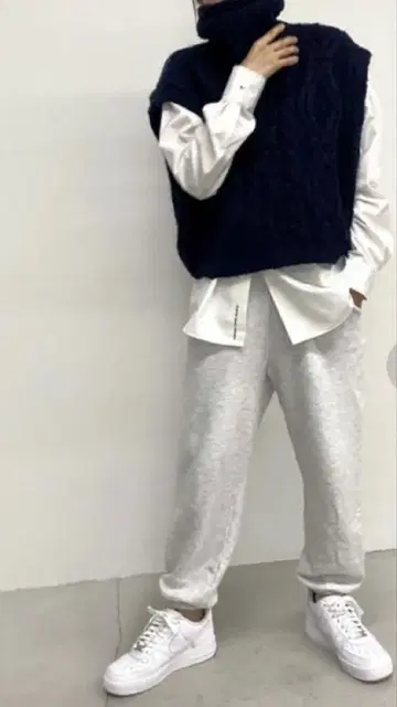 캐널진, 네이비 터틀넥 슬리브리스 스웨터