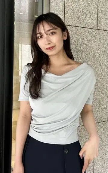 드레이프 넥 오프숄더 티셔츠