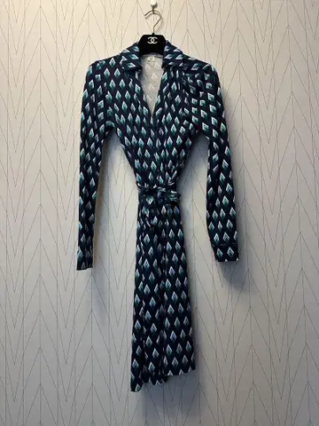 dvf 랩 원피스 기하학 패턴 네이비 무릎 기장 원피스 카라 부착