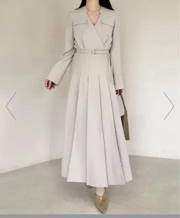 [ 미사용 새상품 ] anuans 더블 새틴 노카라 턱 원피스 베이지 M