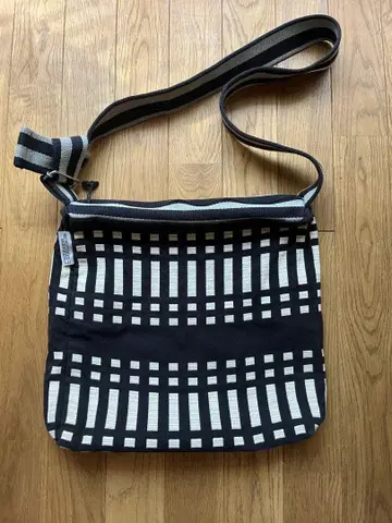 요한나 그리크센 S-BAG 다크 블루