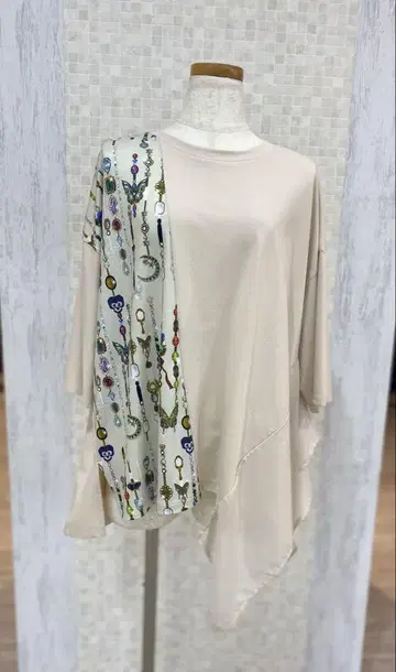 새상품 이즈스칼라 티셔츠 아이보리 M