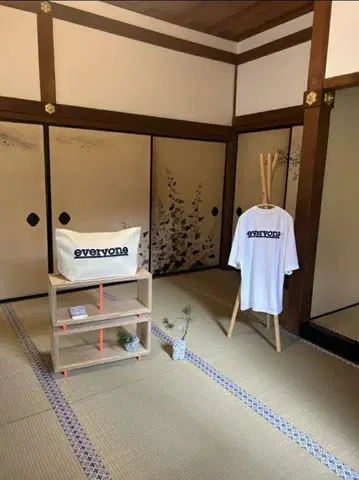 everyone x TTTMSW 콜라보 로고 T셔츠