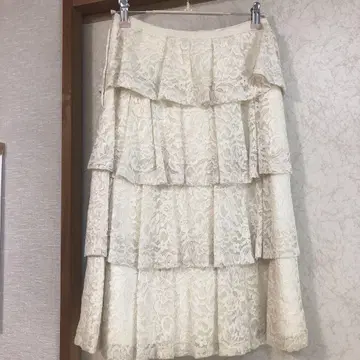 프랑코 페라로 새상품 아이보리 레이스 프릴 스커트