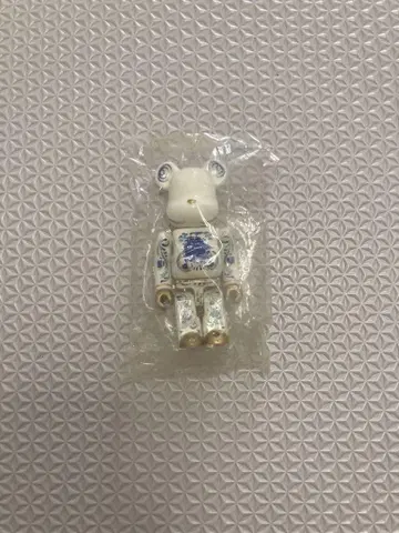 베어브릭 파랑 꽃 무늬 미개봉