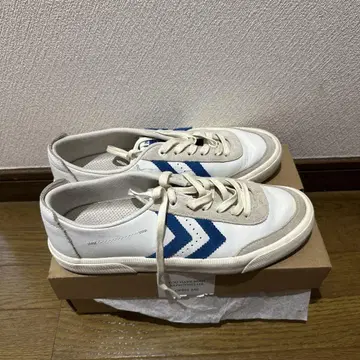 화이트/블루 스트라이프 스니커즈