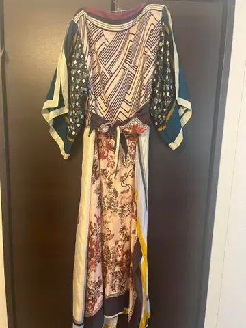 STUDIO ZARA 실크 스카프 새틴 기하학 패턴 꽃무늬 원피스