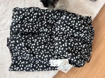 유니클로와 콜라보한 블랙과 화이트 꽃무늬 플레어 스커트, 내일까지 할인